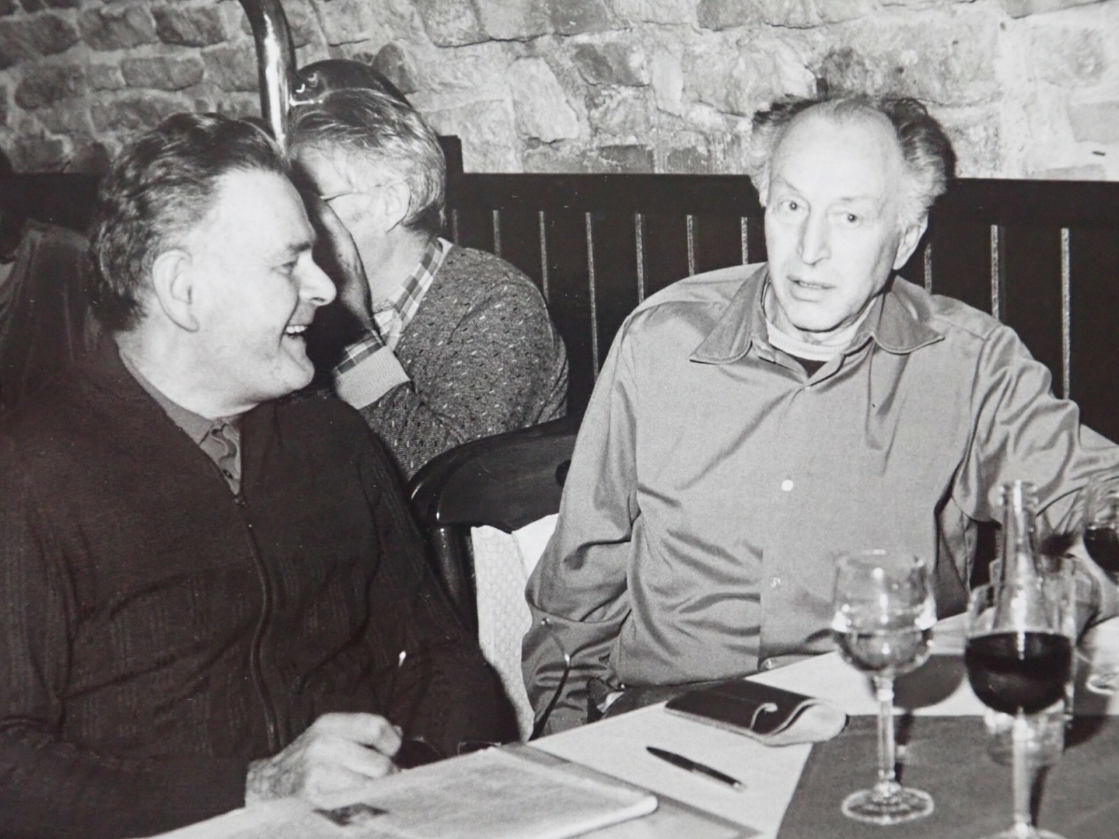 Prvn schzka skaut za elem obnoven innosti Junka ve Dvoe Krlov se konala 7. 12. 1989 ve Star radnici