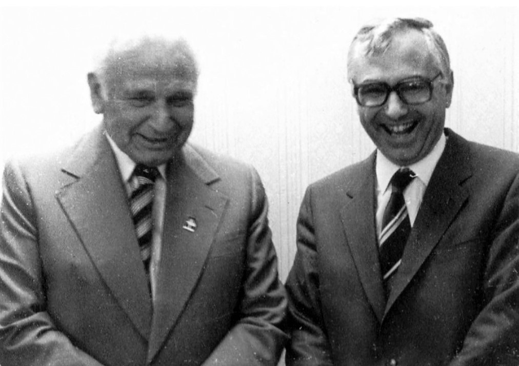 V roce 1975 s profesorem Ephraimem Kacirem (Katchalskim), v letech 1973 až 1978 prezidentem Izraele.